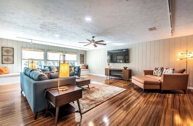 Coastal Getaway Sleeps 34 - 2 Homes, 2 Pools