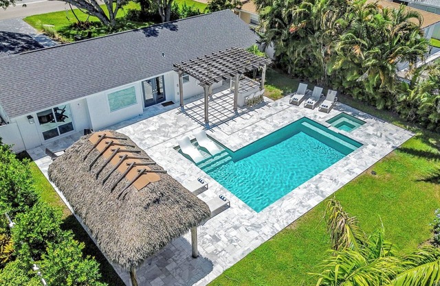 Coastal Getaway w/Pool, Spa & Tiki Lounge