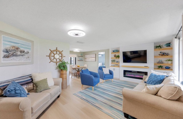 Coastal Oasis ~ Beaches, Parks, Shopping & Entertainment, Pet Friendly