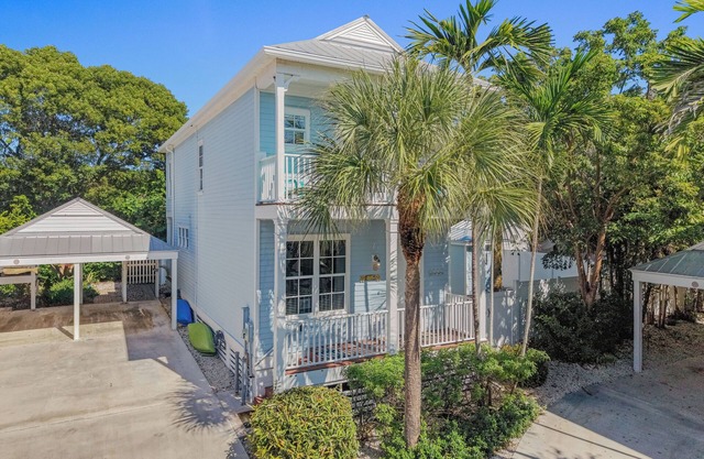 Coastal Paradise in Anglers Reef-Gated Yard, Beaches, Ocean Toys included,