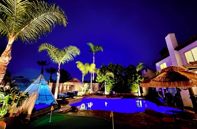 Coastal Retreat - Pool, Spa, Putting Green, Fire pit, Game Room & Near Beach!