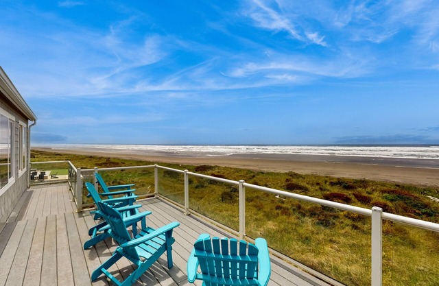 Coastal Waterfront Getaway in Westport, WA – Endless Ocean Views