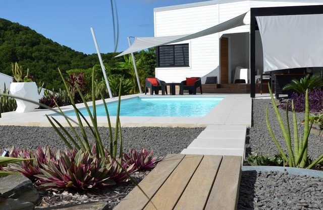 Coco Cannelle Annex 2 bedrooms with private swimming pool (children over 10 years old) (In the heart of the village of Deshaies)