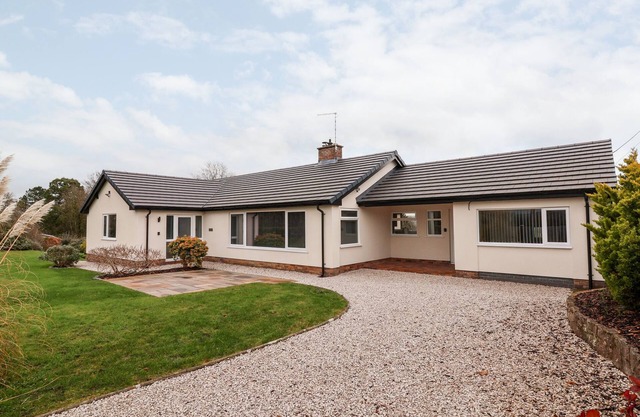 COEDFAN, family friendly, with open fire in Ruthin