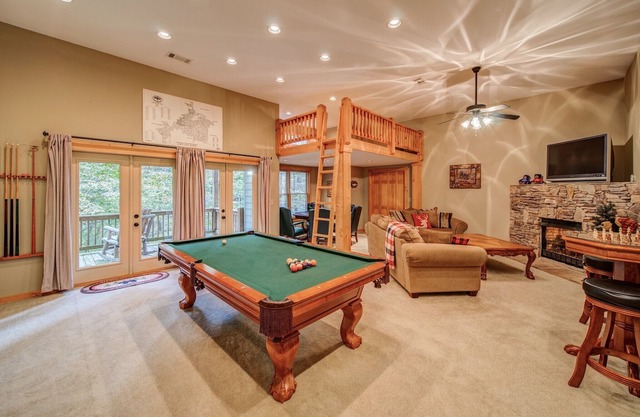 Cold Stream Cabin - 4 Bedroom 3.5 Bath Retreat in Coosawattee River Resort!
