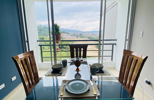 Colibri's Penthouse With Wild Hummingbirds & Views