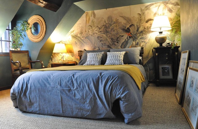 Collector's cottage. A little corner of paradise in the château grounds!