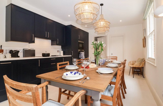 COLLETT HOUSE, pet friendly, luxury holiday cottage in Southwold