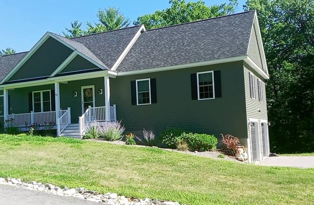 Colonial Acres very close to the lake