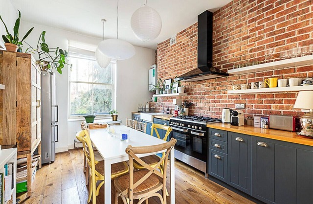 Colourful and Cosy Home in De Beauvoir Town