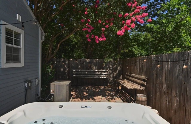Columbus Cottage, .5 Miles to Main, Private Hot Tub!