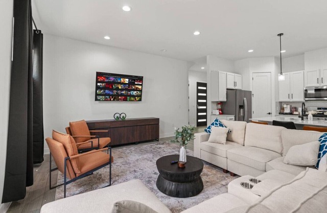 Combined Luxurious Home - Up to 18 Guests