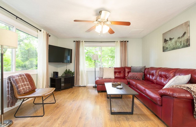 Come to Asheville! NEWLY REMODELED & Only 4 Mins to DT AVL, Dog Friendly, FP