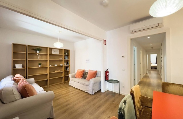 Comfortable 3-bedroom apartment with terrace, close to the center