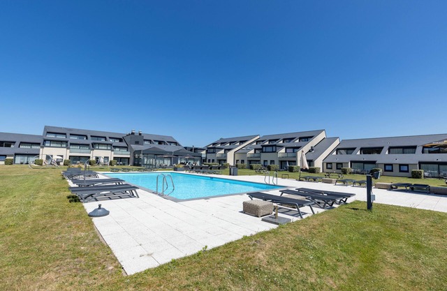 Comfort and Convenience: Outdoor Pool, Free Parking, & Outdoor Activities