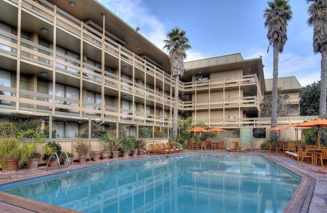 Comfort and Convenience! Ocean View, Free Parking, Direct Beach Access!