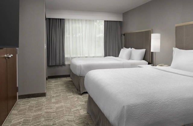Comfort and Convenience! Free Onsite Parking, Pets Allowed, Free Breakfast