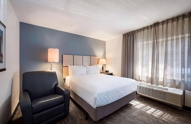 Comfort and Convenience! Pet-Friendly Property Onsite Pool, Parking, Kitchen!