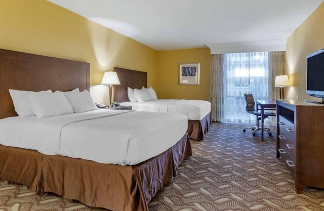 Comfort and Convenience! 4 Relaxing Units, Free Breakfast, Pet-friendly