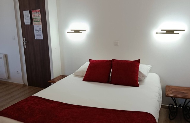 Comfort and Relaxation! Free Parking, Minutes to La Malmaison Art Center