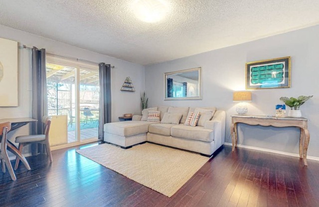 Comfort, convenience, and luxury appointments ☆SouthWest Austin Hideaway