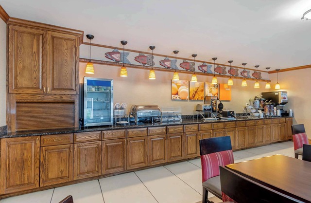 Comfort Inn & Suites Dover near Speedway