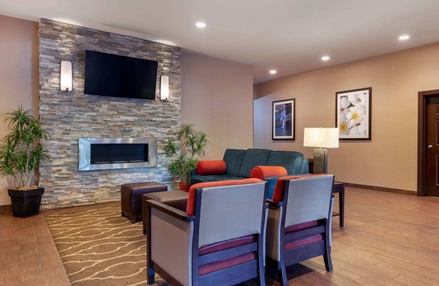 Comfort Inn & Suites Fayetteville - University Area