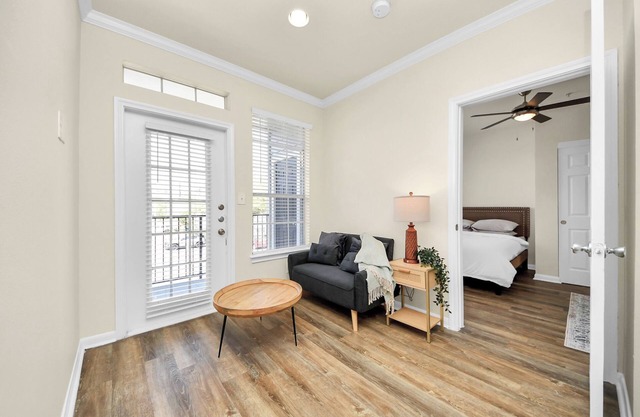 Comfortable 2-bedroom apartment with High Speed WiFi in S Central Houston