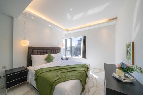 Comfortable 2BR Apartment Steps from Xujiahui Metro