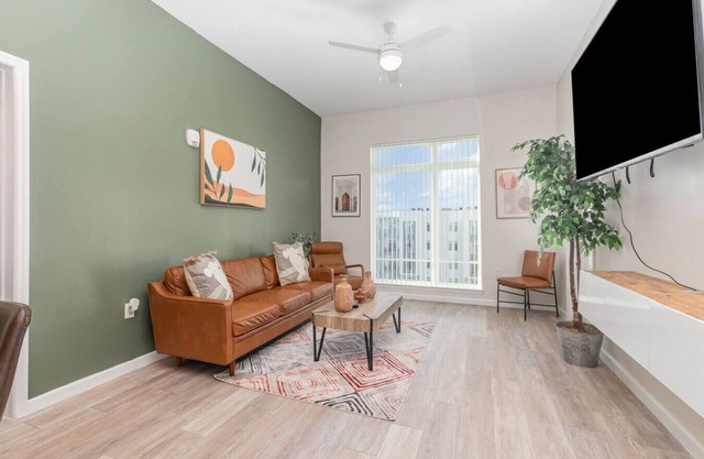 Comfortable 2BR Mins to Universal & More