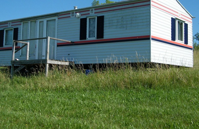 Comfortable 3 Bedroom Mobile Home in peaceful valley - bar, pool & golf course