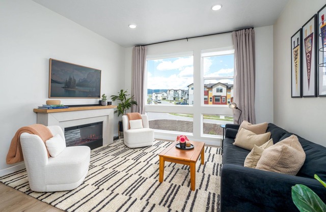 Comfortable 3 Bed/2.5 Bath with 1C Garage & Fireplace!