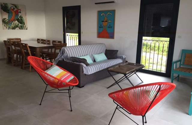 Comfortable 3-bedroom villa 500 metres from LOZARI beach