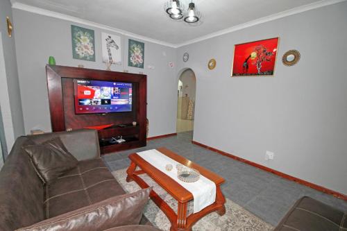 Comfortable 4 Bedroom Flat in Germiston with WI-FI