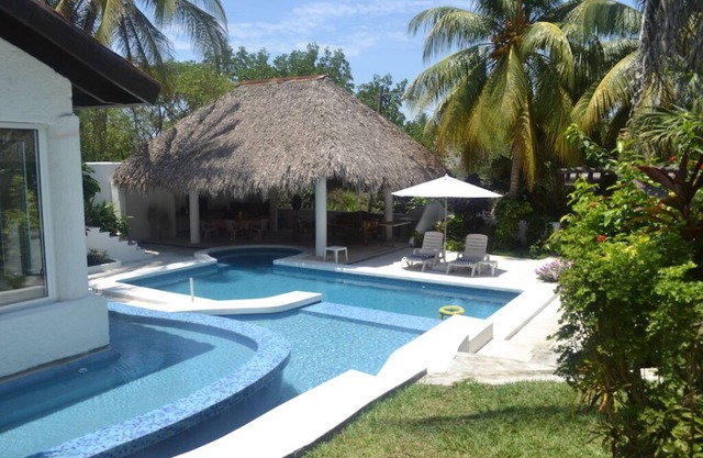 Comfortable 4-Bdrm Villa,Gated,Beach,Pool,A/C, Billiard/Ping Pong, Warm Weather!