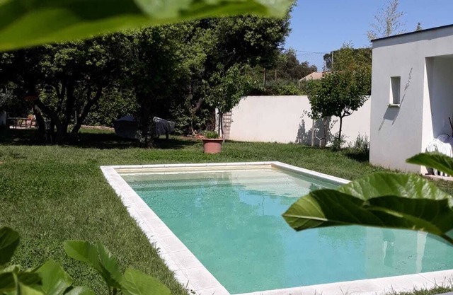 Comfortable, air-conditioned villa with swimming pool 5 km from AVIGNON