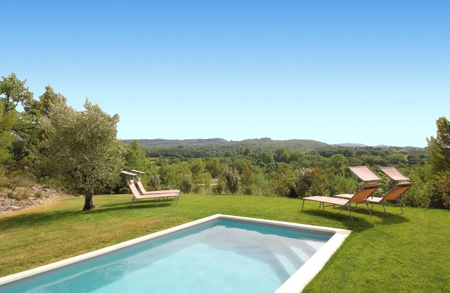 Comfortable air-conditioned Bastide with swimming pool and view