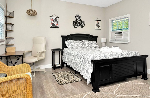 Comfortable and Clean Apartment in Historic VM Ybor home. Close to everything!