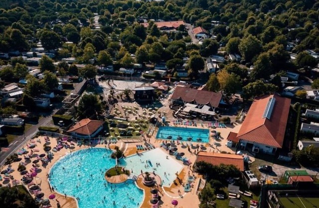 Comfortable and quiet mobile home sleeps 6/8 on the edge of Gastes marine lake 🏖️🏖️