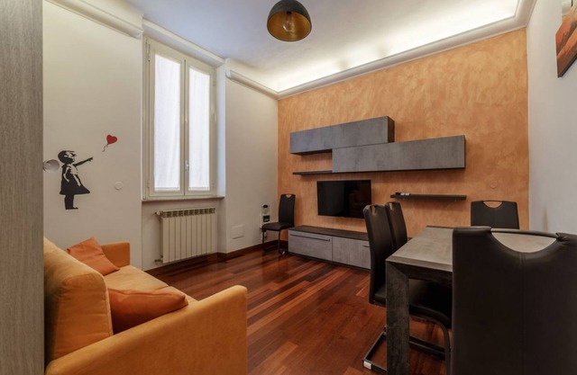 Comfortable apartment located on the second floor, of four in total, of a building without lift.In 40 m2 of space it accommodates four people with a double bedroom on the mezzanine and a foldaway double bed in the living room.It is located 700 meters wal