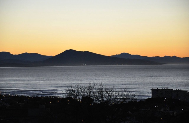 Comfortable apartment with sea view in a private park with swimming pool