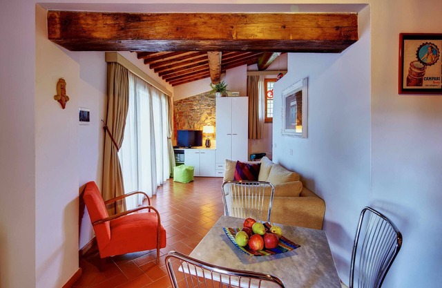 Comfortable appartement sourranded by bìgreenery close to Florence city centre