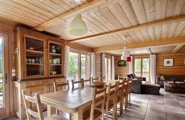 COMFORTABLE CHALET-NEAR MORZINE - SEYTROUX - 12 PEOPLE - La COMBETTE