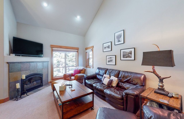 Comfortable Condo with Shared Pool, Gas Fireplace & Washer/Dryer