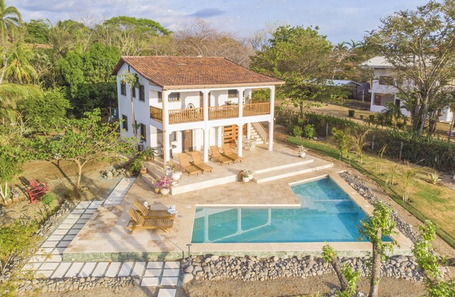 Comfortable family home with great pool -3 min from Playa Blanca