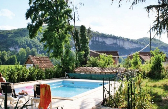 Comfortable holiday home with pool