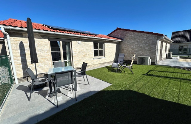 Comfortable holiday home on park near sea