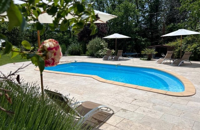 Comfortable house, 4 bedrooms, private swimming pool.