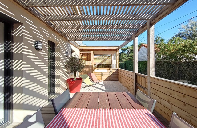 Comfortable house 50m from the sea