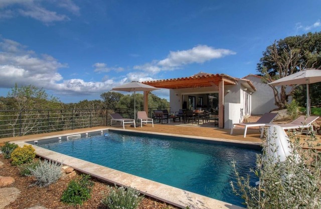 Comfortable house in a quiet area swimming pool between Porto-Vecchio, Bonifacio